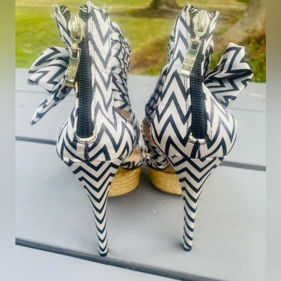 Zigi Soho Women's Black and White Sandals S/7 - Picture 16 of 16